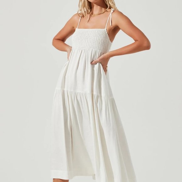 ASTR The Label SQUARE NECK SMOCKED MIDI DRESS - Picture 1 of 3